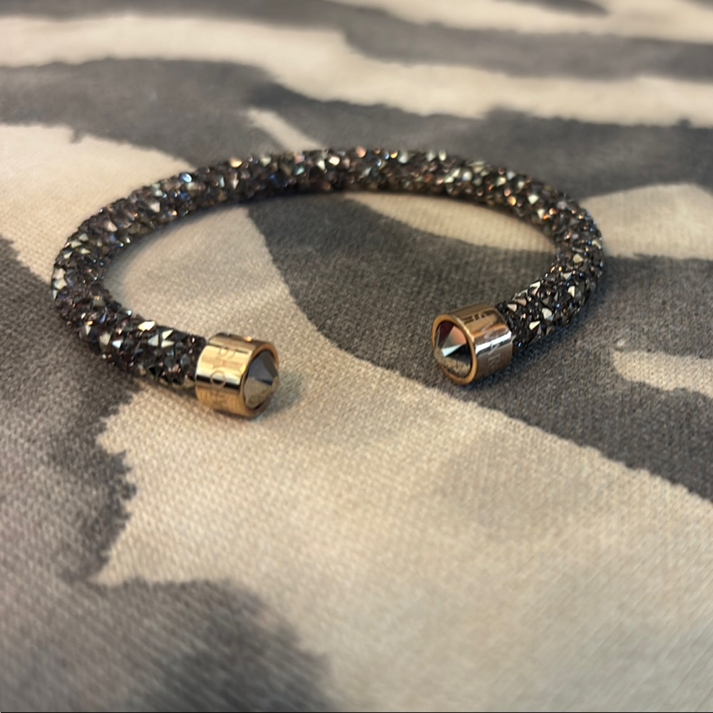 SWAROVSKI
Rose Tone Pink Mixed Crystaldust Cuff Bracelet